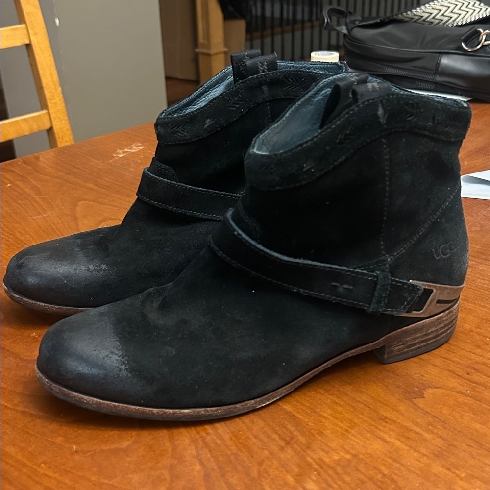 UGG Women Austin Black Suede Moto Buckle Biker Ankle Boots size 10